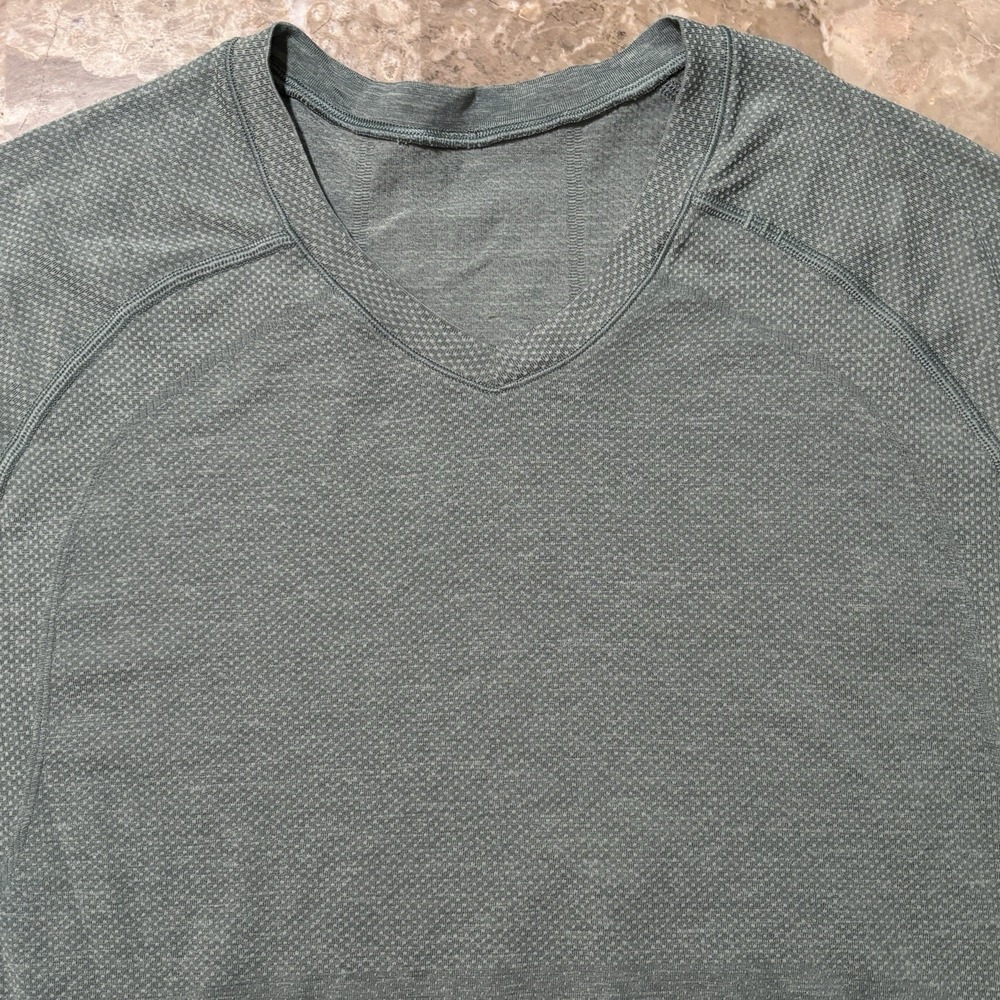 Lululemon Shirt Mens Medium Green Metal Vent Tech Short Sleeve Gym Performance
